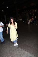 Rashmika Mandanna dressed in yellow kameez and blue jeans (6)_64858c0550839.JPG