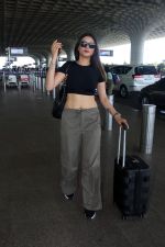 Sezal Sharma at the airport wearing black top and cargo pants_6485a39301947.JPG