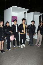 Khushi Kapoor, Suhana Khan with The Archies cast team on 13 Jun 2023 at the airport departure (2)_6487dfba8c0b3.jpg