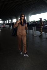 Pooja Hegde all dressed up in Brown spotted at the airport on 13 Jun 2023 (14)_6487eaf1ebd08.jpg
