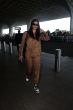 Pooja Hegde all dressed up in Brown spotted at the airport on 13 Jun 2023 (17)_6487eb059679e.jpg