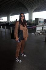 Pooja Hegde all dressed up in Brown spotted at the airport on 13 Jun 2023 (8)_6487eacce3320.jpg