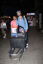 Dino Morea dressed in a jeans shirt and sweat pant with gray hat spotted at airport on 13 Jun 2023 (2)_64892d27474fc.jpg