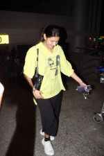 Anjali Arora dressed in yellow top and black pant at airport on 15 Jun 2023 (10)_648b48ad288bf.jpg