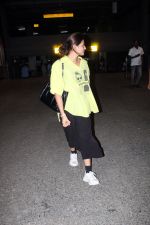 Anjali Arora dressed in yellow top and black pant at airport on 15 Jun 2023 (12)_648b48af421ec.jpg