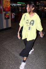 Anjali Arora dressed in yellow top and black pant at airport on 15 Jun 2023 (8)_648b48ab1010d.jpg