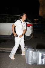 Hina Khan with her beau Rocky Jaiswal at the airport on 15 Jun 2023 (12)_648a898db9f69.jpg