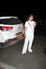 Hina Khan with her beau Rocky Jaiswal at the airport on 15 Jun 2023 (5)_648a89878d239.jpg