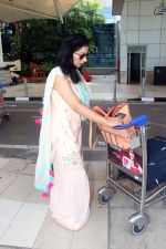 Niharica Raizada dressed in light pink chudidaar spotted at the airport on 15 Jun 2023 (1)_648a8d215e8b9.jpg