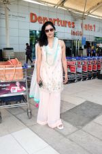 Niharica Raizada dressed in light pink chudidaar spotted at the airport on 15 Jun 2023 (13)_648a8d3837970.jpg
