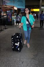 Shirley Setia dressed in blue jeans, camisole and teal shirt at the airport on 15 Jun 2023 (11)_648ae520e611f.jpg