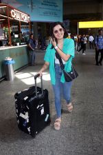Shirley Setia dressed in blue jeans, camisole and teal shirt at the airport on 15 Jun 2023 (6)_648ae54510b4d.jpg