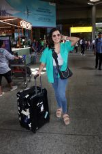 Shirley Setia dressed in blue jeans, camisole and teal shirt at the airport on 15 Jun 2023 (7)_648ae513ac750.jpg