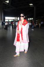 Urvashi Rautela dressed spiritual at airport on 15 Jun 2023 (6)_648b0d3650095.jpg