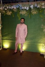 Abhay Deol pose for camera after the sangeet function on 16 Jun 2023 (1)_648d722bb79bd.jpeg
