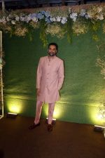 Abhay Deol pose for camera after the sangeet function on 16 Jun 2023 (2)_648d7230a99ad.jpeg