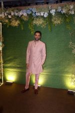 Abhay Deol pose for camera after the sangeet function on 16 Jun 2023_648d722822e43.jpeg