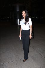Esha Gupta dressed in white t-shirt and black pant seen at the airport on 17 Jun 2023 (5)_648d8ae139971.JPG