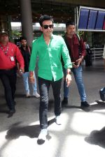 Manoj Bajpayee seen at airport in green shirt and black pant on 17 Jun 2023 (3)_648d9154be083.JPG