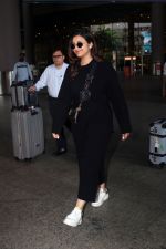 Parineeti Chopra wearing black dress and white shoes at airport on 16 Jun 2023 (17)_648d36e4b0e52.jpg