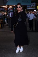 Parineeti Chopra wearing black dress and white shoes at airport on 16 Jun 2023 (2)_648d36e03a1dd.jpg