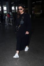 Parineeti Chopra wearing black dress and white shoes at airport on 16 Jun 2023 (22)_648d36e7893b6.jpg