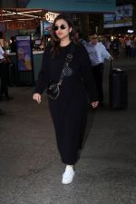Parineeti Chopra wearing black dress and white shoes at airport on 16 Jun 2023 (3)_648d36e0be180.jpg