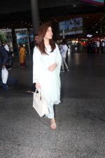 Rashi Khanna seen at the airport on 17 Jun 2023 dressed in a light green chudidar holding christian dior hangbag (1)_648d932e32918.JPG