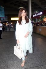 Rashi Khanna seen at the airport on 17 Jun 2023 dressed in a light green chudidar holding christian dior hangbag (11)_648d934861816.JPG