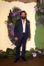 Bobby Deol Pose for media at the reception of Karan Deol and Drisha Acharya on 18 Jun 2023 (28)_64906779759a3.jpeg