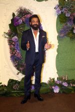 Bobby Deol Pose for media at the reception of Karan Deol and Drisha Acharya on 18 Jun 2023 (29)_6490677b00019.jpeg