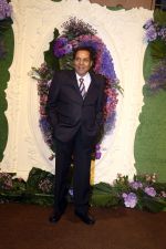 Dharmendra Pose for media at the reception of Karan Deol and Drisha Acharya on 18 Jun 2023 (2)_6490679b3dae0.jpeg