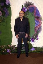 Rajiv Gulshan Rai Pose for media at the reception of Karan Deol and Drisha Acharya on 18 Jun 2023 (1)_649067fd32f2f.jpeg