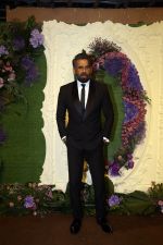 Suniel Shetty Pose for media at the reception of Karan Deol and Drisha Acharya on 18 Jun 2023 (1)_649067bae2640.jpeg