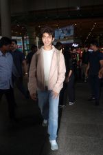 Mihir Ahuja and The Archies cast seen at the airport on 20 Jun 2023 (1)_6491bf04ce88c.JPG