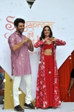 Kartik Aaryan and Kiara Advani promote song launch of Sun Sajni from movie Satyaprem Ki Katha on 21 Jun 2023 (8)_6493168783ca8.JPG