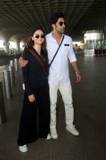 Alia Bhatt in Black and Ranbir Kapoor in white seen at the airport on 22 Jun 2023 (1)_649421611903c.JPG