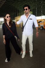Alia Bhatt in Black and Ranbir Kapoor in white seen at the airport on 22 Jun 2023 (23)_6494218364005.JPG