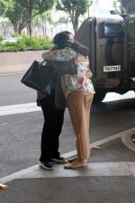 Amrapali Dubey seen at the airport on 23 Jun 2023 (1)_6496824899242.JPG
