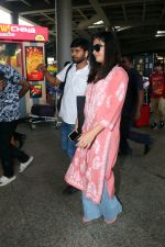 Rashmika Mandanna seen in a pink top and shredded jeans at the airport on 23 Jun 2023 (1)_6496b84dbb1d2.JPG