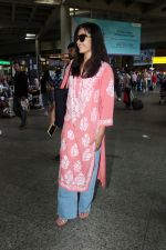 Rashmika Mandanna seen in a pink top and shredded jeans at the airport on 23 Jun 2023 (12)_6496b85dea3cb.JPG