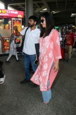Rashmika Mandanna seen in a pink top and shredded jeans at the airport on 23 Jun 2023 (4)_6496b852b684d.JPG