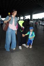 Nakuul Mehta with spouse Jankee Parekh and son Sufi seen at the airport on 28 Jun 2023 (8)_649bb64946f2d.JPG