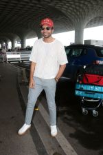 Abhishek Banerjee wearing Armani Exchange red cap seen at the airport on 1 July 2023 (4)_64a00d269bc55.JPG