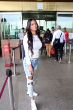 Poonam Pandey in white Cest La Vie Paris t-shirt and blue shredded jeans seen at the airport on 1 July 2023 (13)_64a0074cc2714.JPG