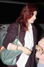 Twinkle Khanna seen at the airport on 30 Jun 2023 (1)_649fb4dcc9d35.JPG