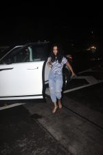 Avneet Kaur dressed in shredded jeans seen at the airport on 1 July 2023 (8)_64a0fa22bae7a.JPG