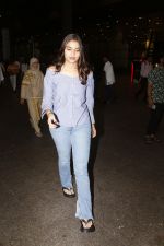 Saiee Manjrekar seen at the airport on wee hours of 5 July 2023 (9)_64a4ed0bb7f8a.JPG