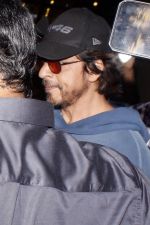 Shah Rukh Khan seen at the airport on 5 July 2023 (8)_64a4f0a11ab80.JPG