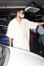 Siddhant Chaturvedi seen at the airport on 4 July 2023 (13)_64a4ea0ae93e8.JPG